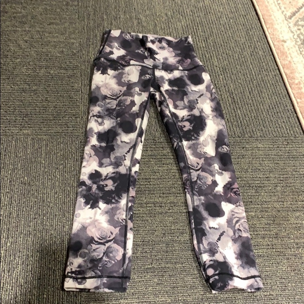 Lululemon cropped wonder under pants